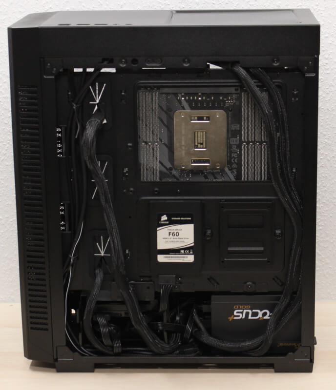 Mid-Tower ATX kabinet 110R glas rgb budget Corsair  SSD montering