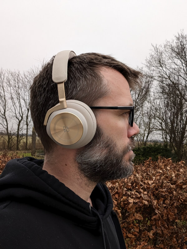 B&O Beoplay HX pasform.jpg