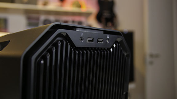 antec_cube_rgb_front_io_tweak_dk