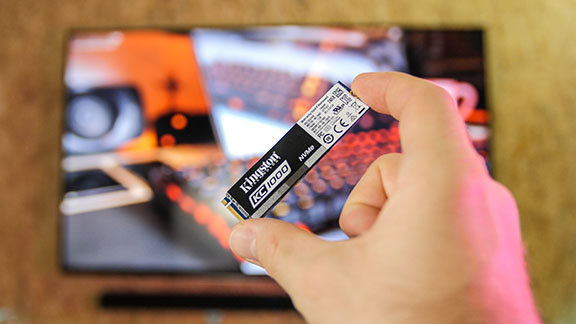 kingston_kc1000_ssd_front_view_tweak_dk