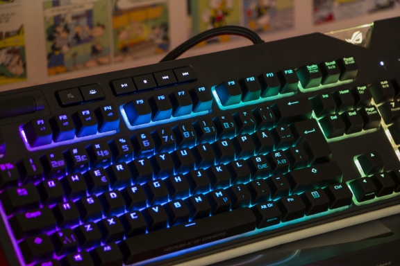 tweak_dk_asus_rog_swift_flare_mechanical_rgb_keyboard_07