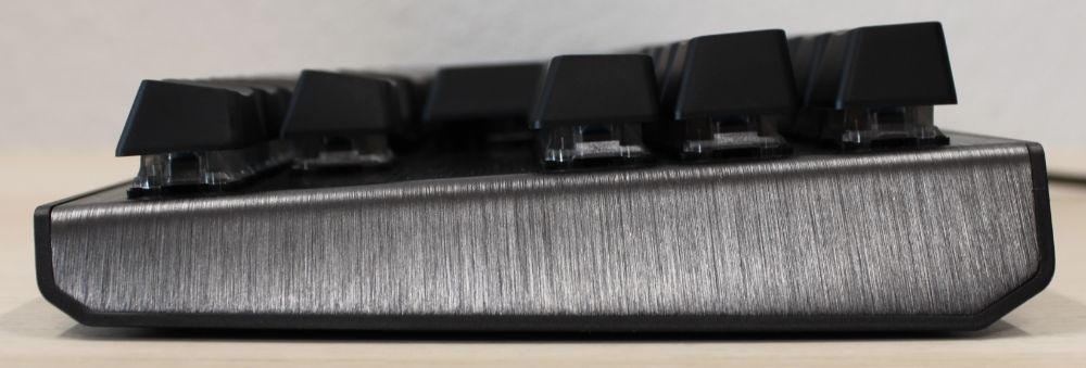 15_Cooler_Master_CK530_mekanisk_tenkeyless_tastatur_side_fladt