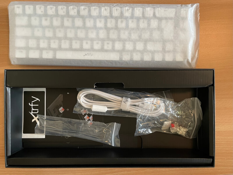 Xtrfy_k5_keyboard_box_and_keyboard_with_accessories